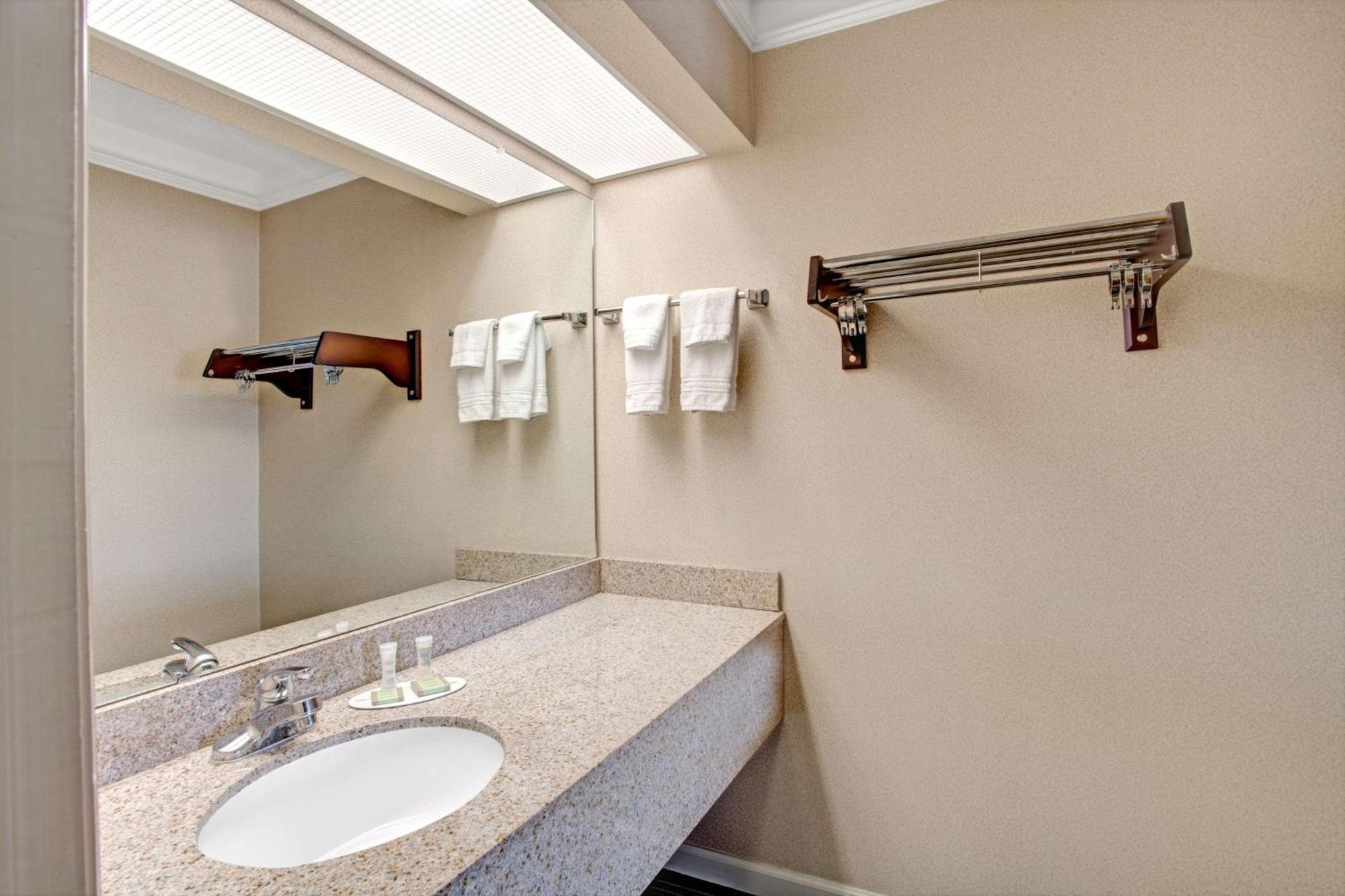 ซูเปอร์ 8 บาย วินด์แฮม น็อกซ์วิลล์ อีสต์ Hotel ภายนอก รูปภาพ